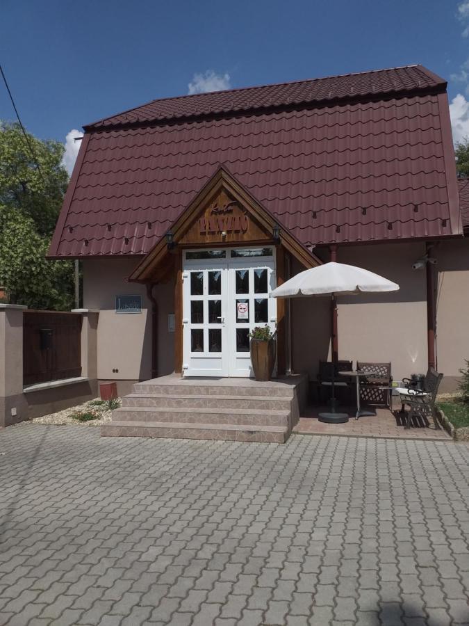 Kata Panzio Hotel Oroszlány Exterior photo